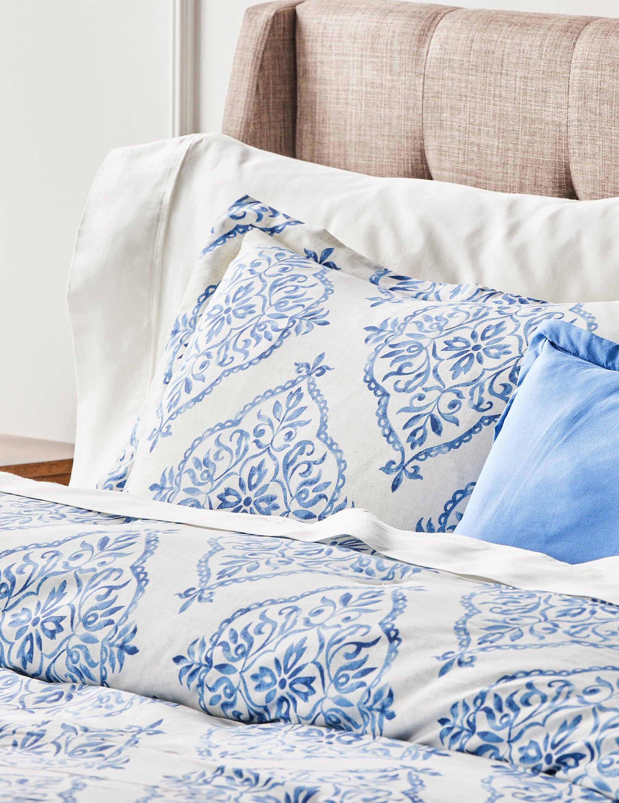 Anne Klein  Louisa Comforter Set