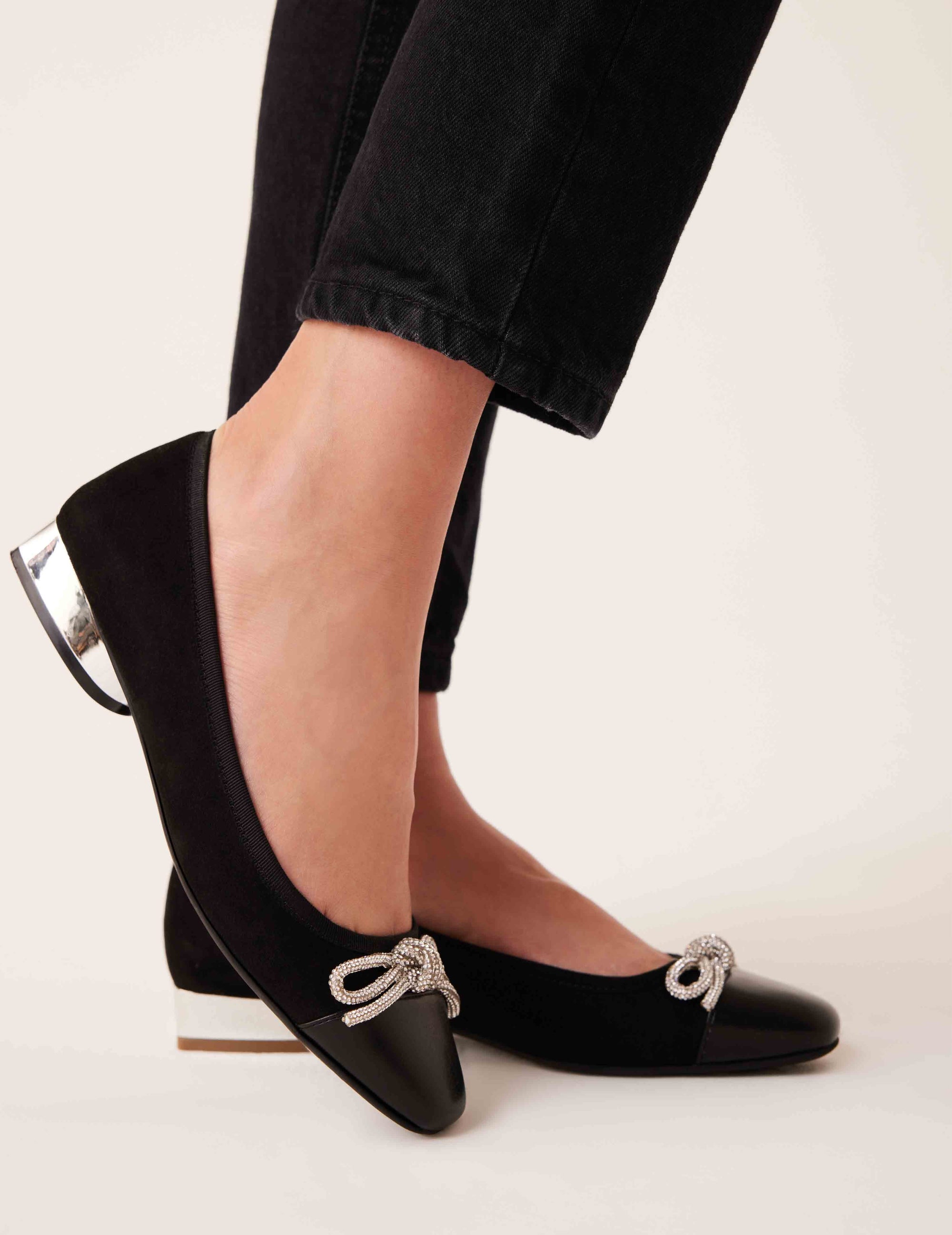 Anne Klein Cassidy Ballet Flat Women s Black Size 7 Flats