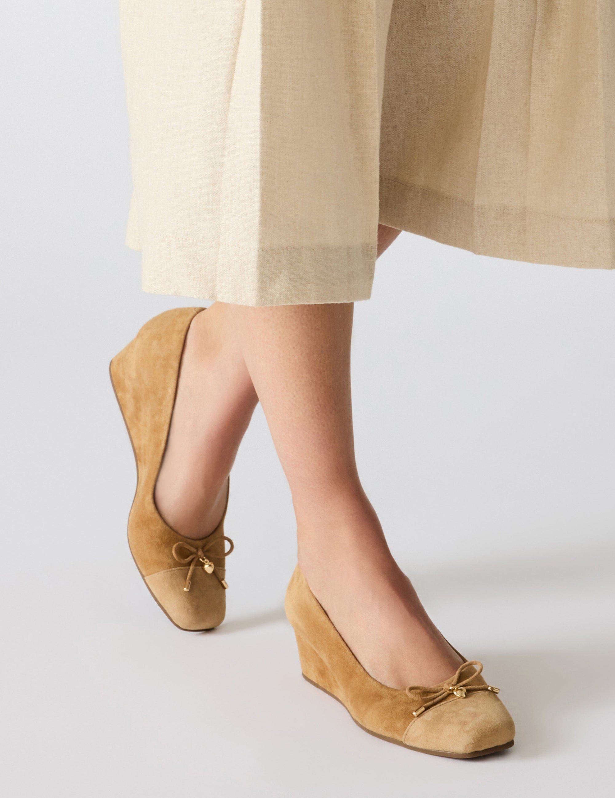 Leather Wedge Waiter Shoe