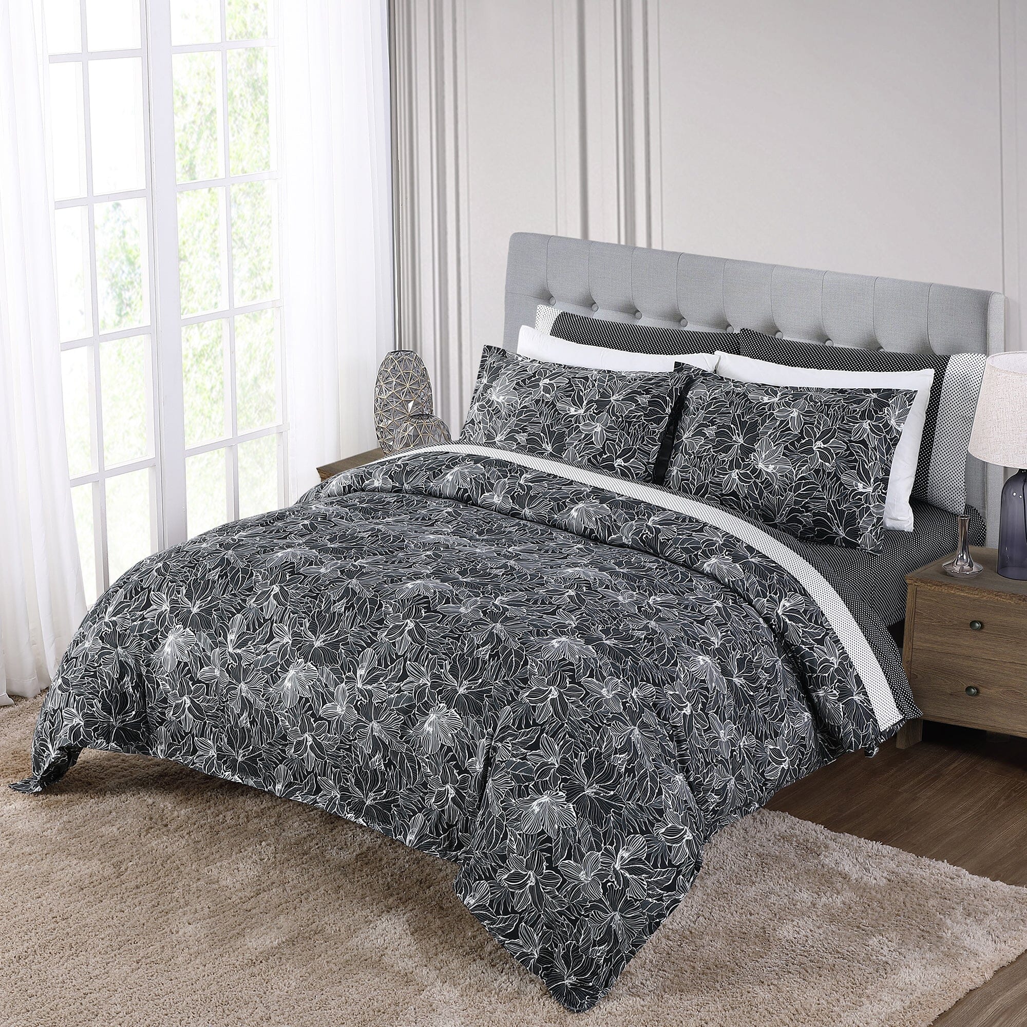 Anne Klein Black/White Marlo Comforter Set