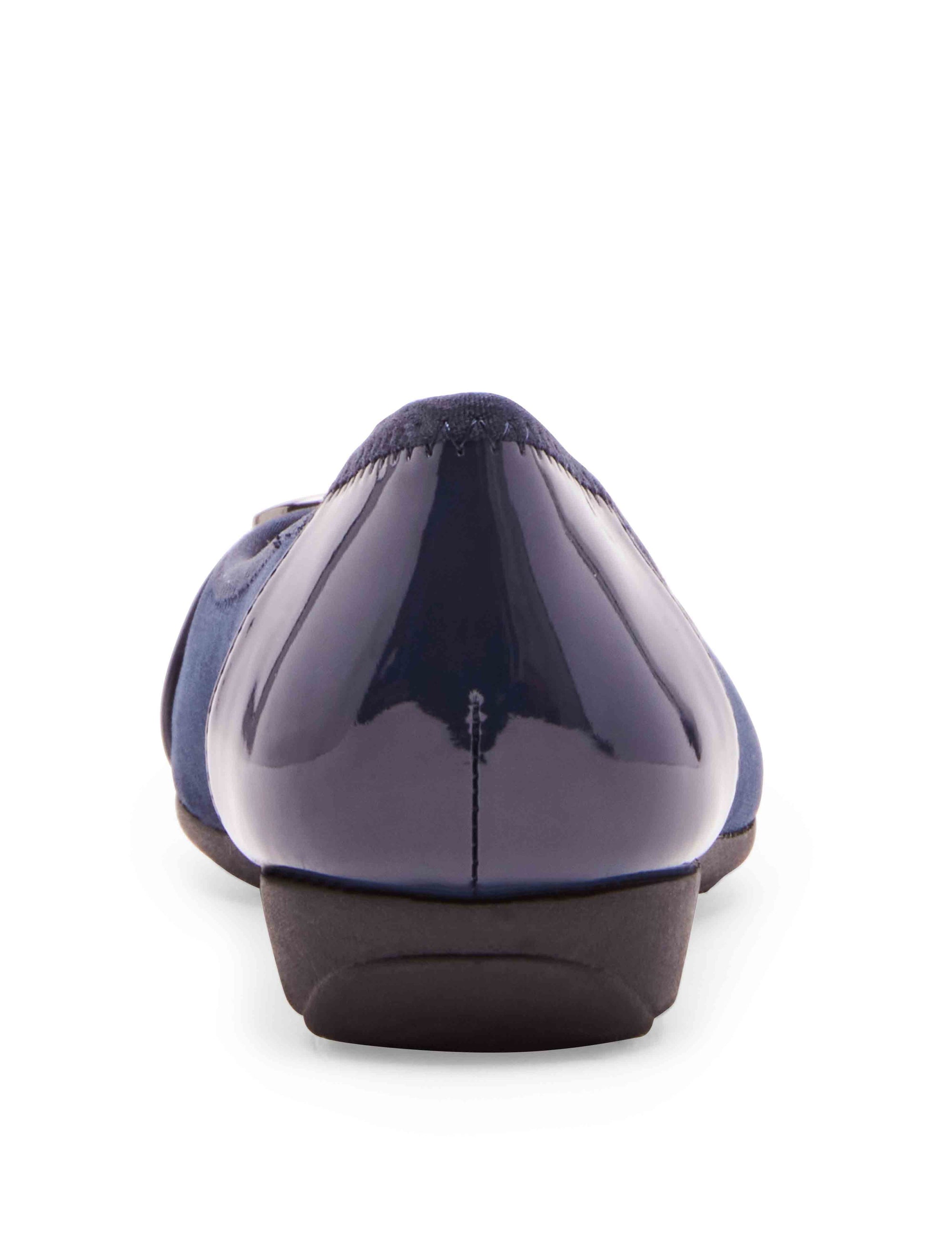 Anne klein urvi flat store