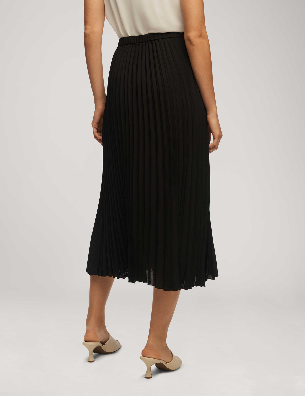 Anne Klein  Solid Pull On Pleated Skirt